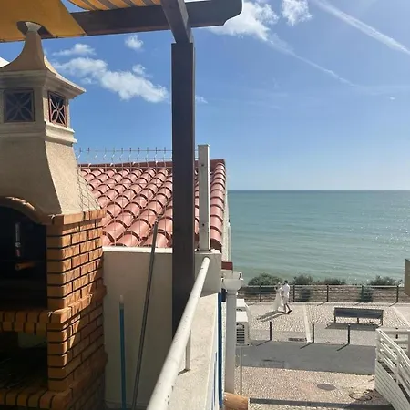 Cozy Beachfront Apartament *
